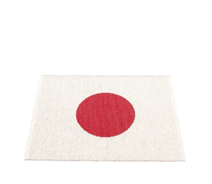 Vera Small One Pappelina Kunststoffteppich in Rot, 70x90 cm, Detailaufnahme des modernen, pflegeleichten Bodenteppichs.