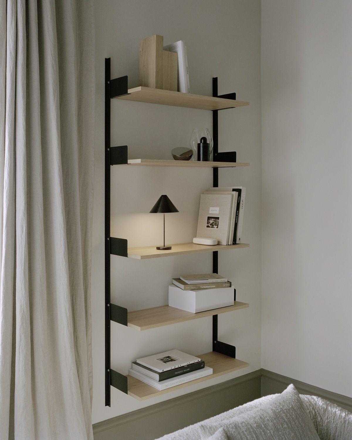 Wandregal 1900 New Works