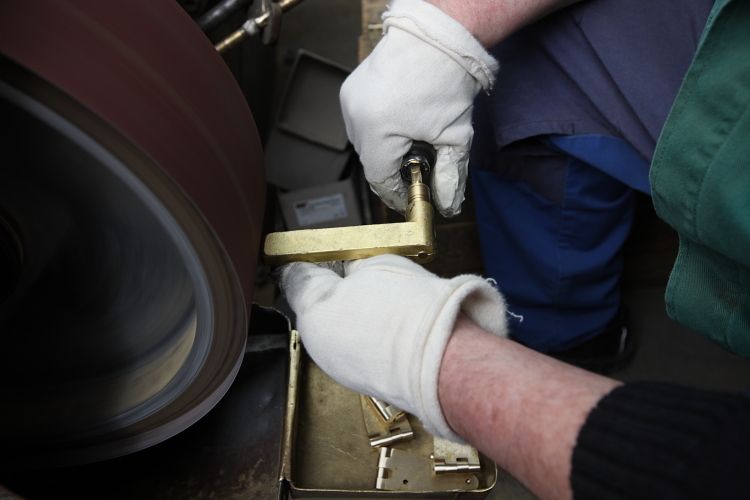 Walter Gropius Türdrücker Tecnolumen Nickel poliert