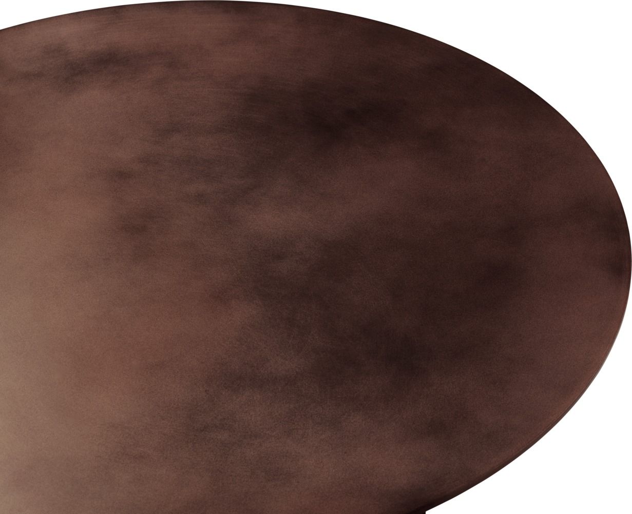 Detailaufnahme: Rote Tischplatte des Epic Coffee Table Couchtisch von Gubi aus Stahl.