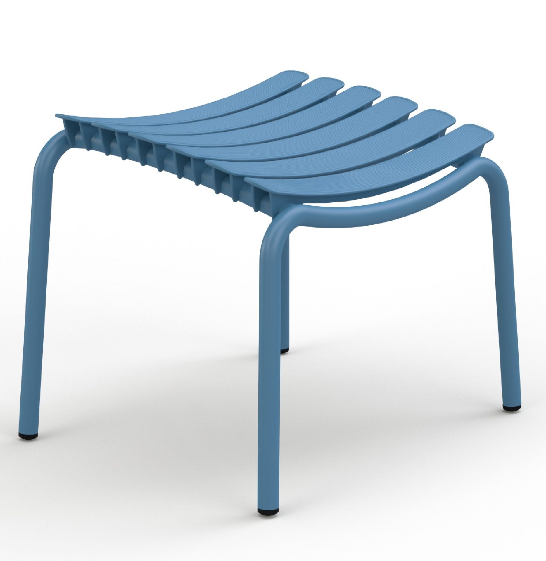 Blauer Reclips Hocker von Houe für den Außenbereich, Fußstütze mit Lattenrost.