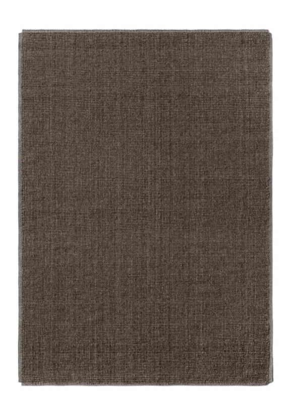 Detailaufnahme des braunen AndTradition Collect Rug Teppichs mit feiner Textur.