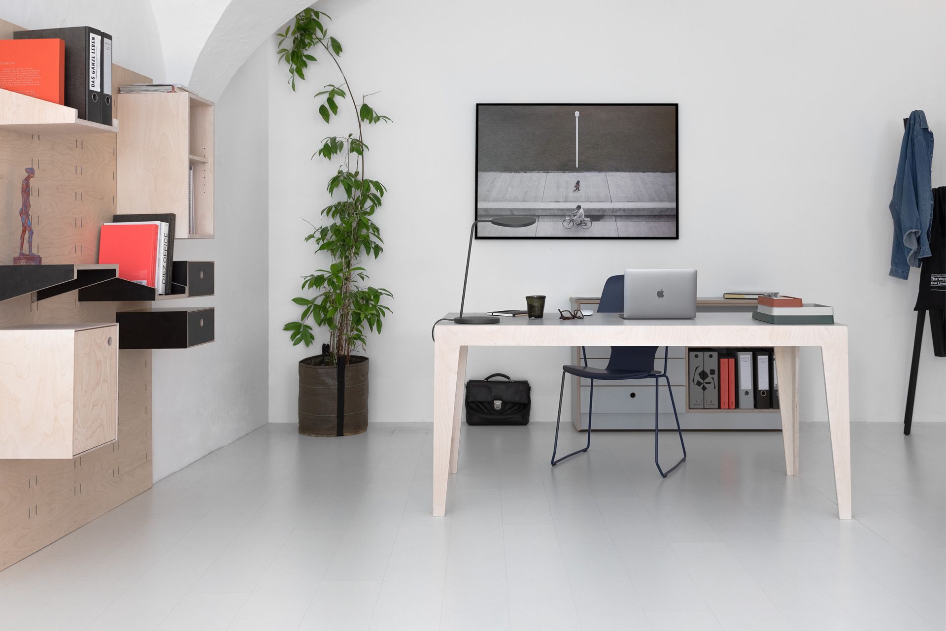 MARTA Minimalistischer Holztisch Das ganze Leben