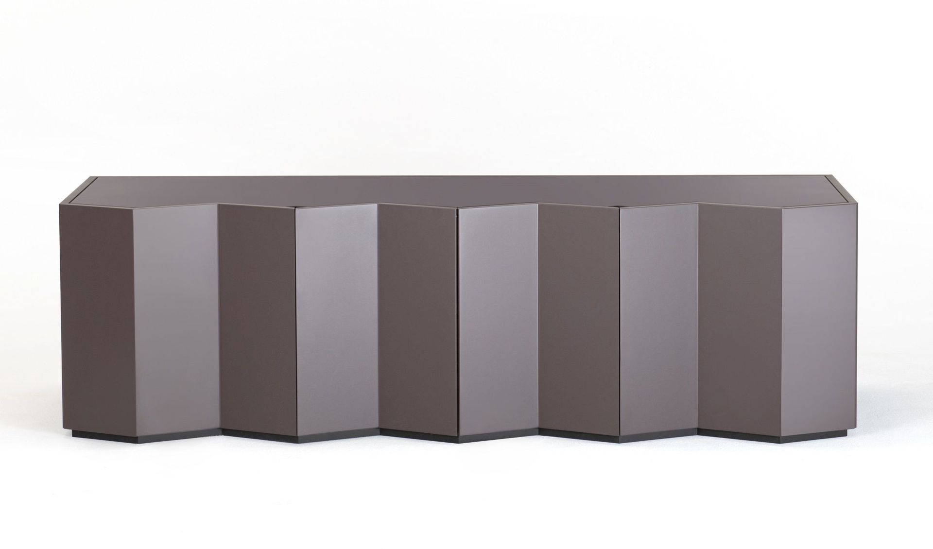 Zanotta Z24 Sideboard 727B in Taupe mit geometrischem Design für modernes Wohnzimmer.