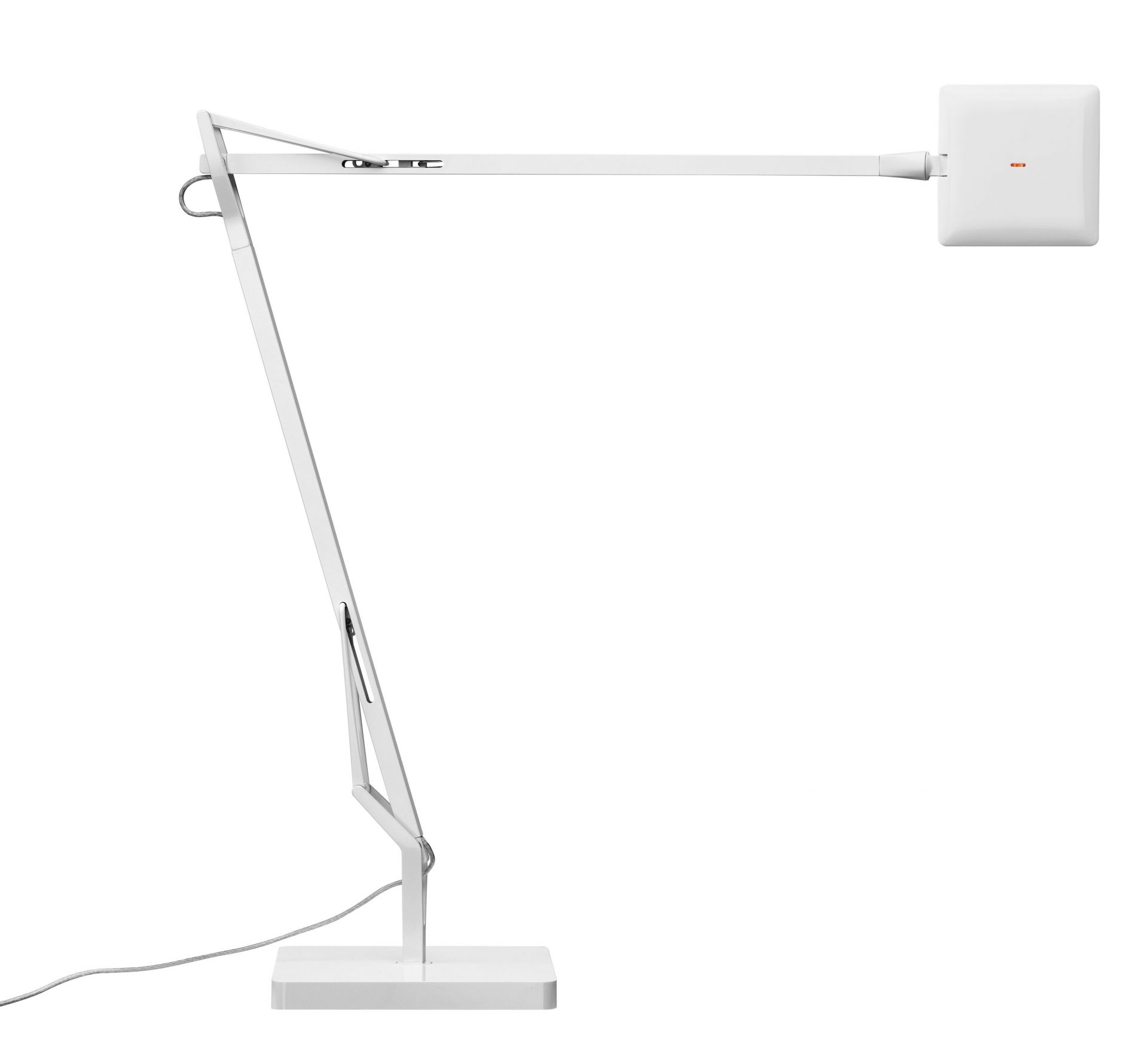 Weiße Kelvin Edge Tischleuchte von Flos: Moderne LED-Schreibtischlampe mit verstellbarem Arm.