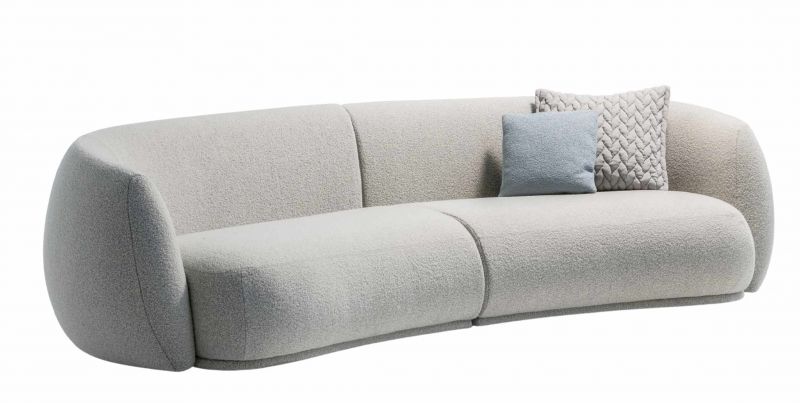 Pacific Sofa von Moroso, modernes 3-Sitzer Sofa in Bouclé-Optik mit Kissen.