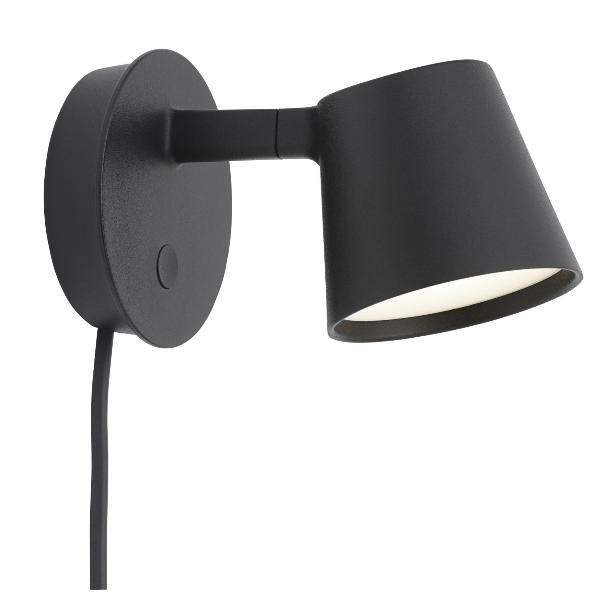 Nahaufnahme der schwarzen Tip Wall Lamp Wandleuchte von Muuto, modernes Design mit Lichtschein.