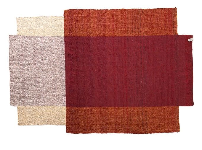 Nobsa Teppich in Rumba-Rot und Ocker-Creme: Handgewebter Wollteppich mit geometrischem Muster.