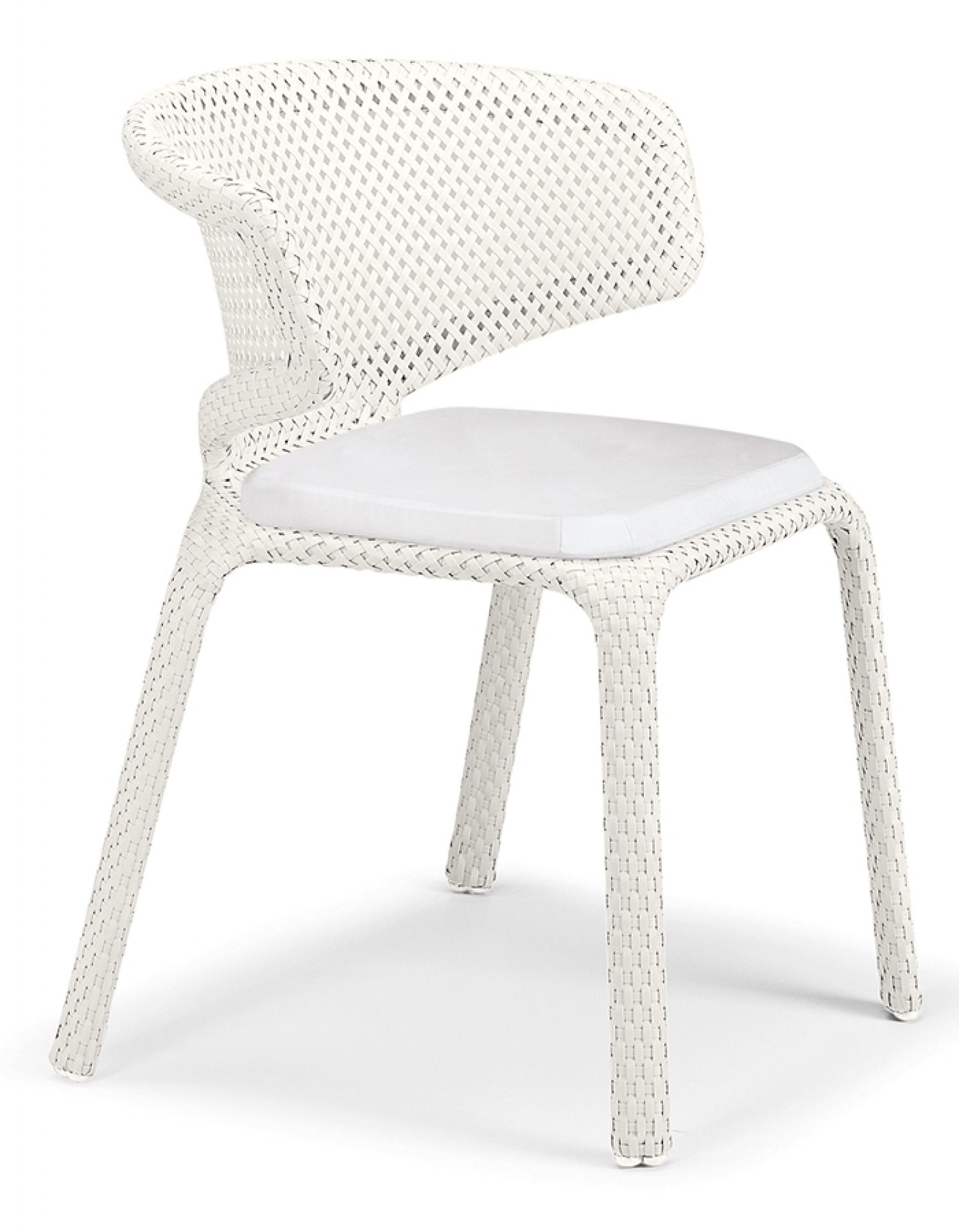 Seashell Armchair Armlehnstuhl in Kreidefarbe von Dedon: Geflochtener Stuhl mit Armlehne und weißem Sitzkissen.