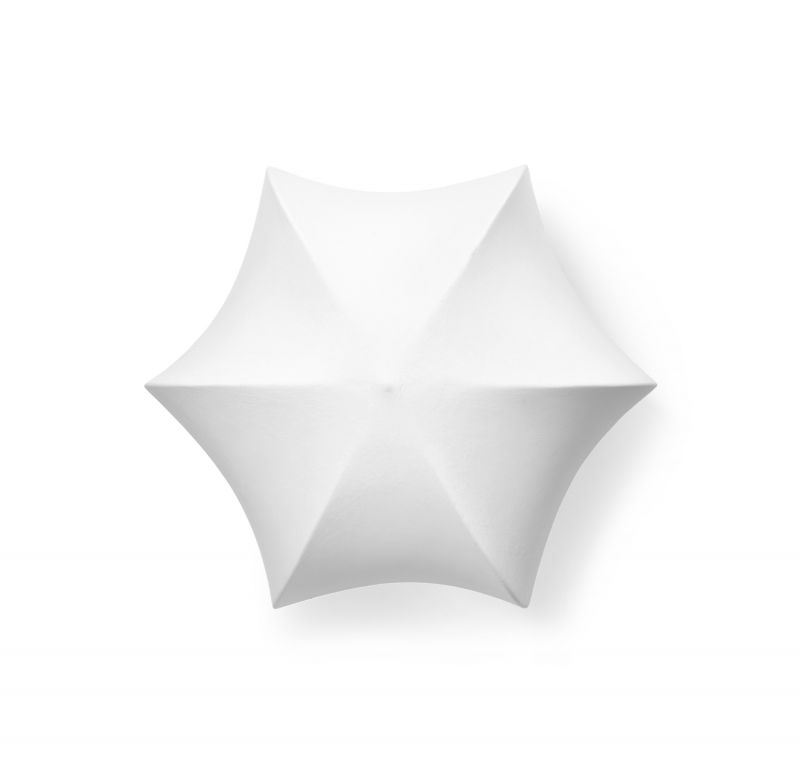 Weiße Poem Leuchte von Ferm Living, Deckenleuchte oder Wandleuchte in Sternform.