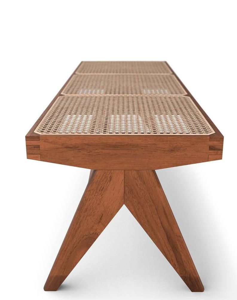 Teakholz Bank mit Rattan-Sitzfläche, modernes Design. Cassina Bank für Wohnzimmer und Garten.