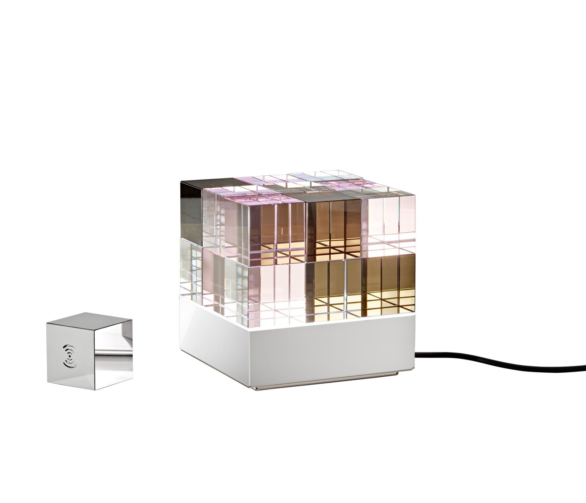 Cubelight Move Lichtobjekt von Tecnolumen: Kubische Designerlampe aus Glas und Metall, modernes Wohnaccessoire.