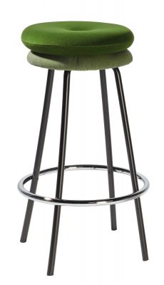Big Tom Barhocker von Richard Lampert: Grüner Sitzhocker mit schwarzem Gestell und Fußstütze.