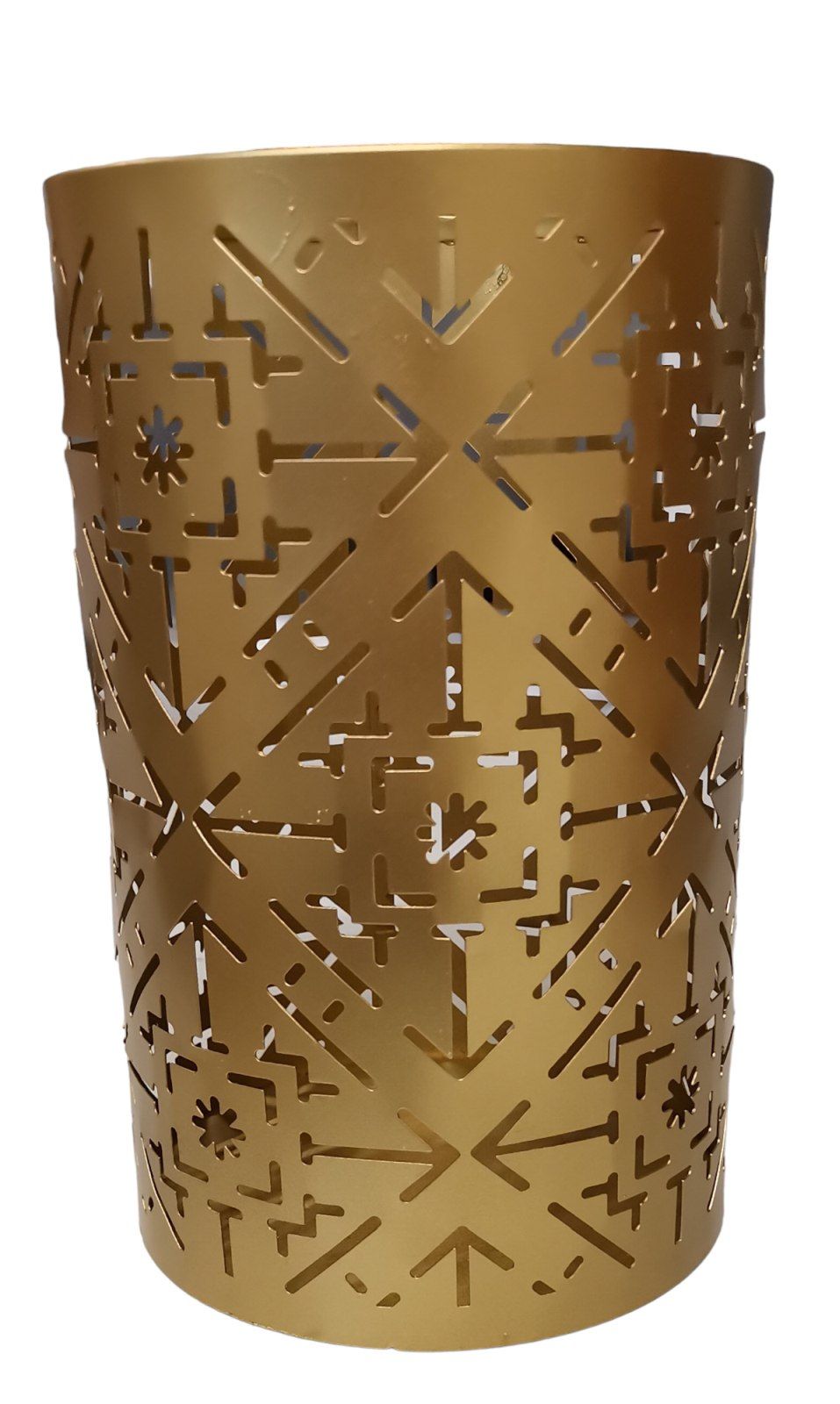 Goldener Wilma Teelichthalter von House Doctor mit filigranen, geometrischen Ausschnitten für stimmungsvolles Licht.