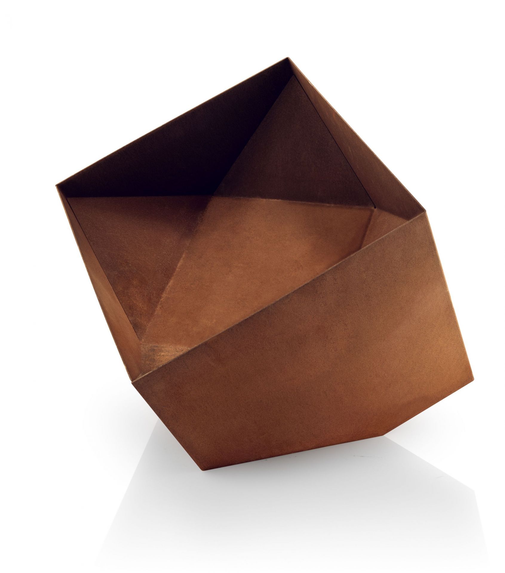 FireCube Feuerschale: Moderne, braune Feuerschale und Grill von Eva Solo im Kubus-Design.