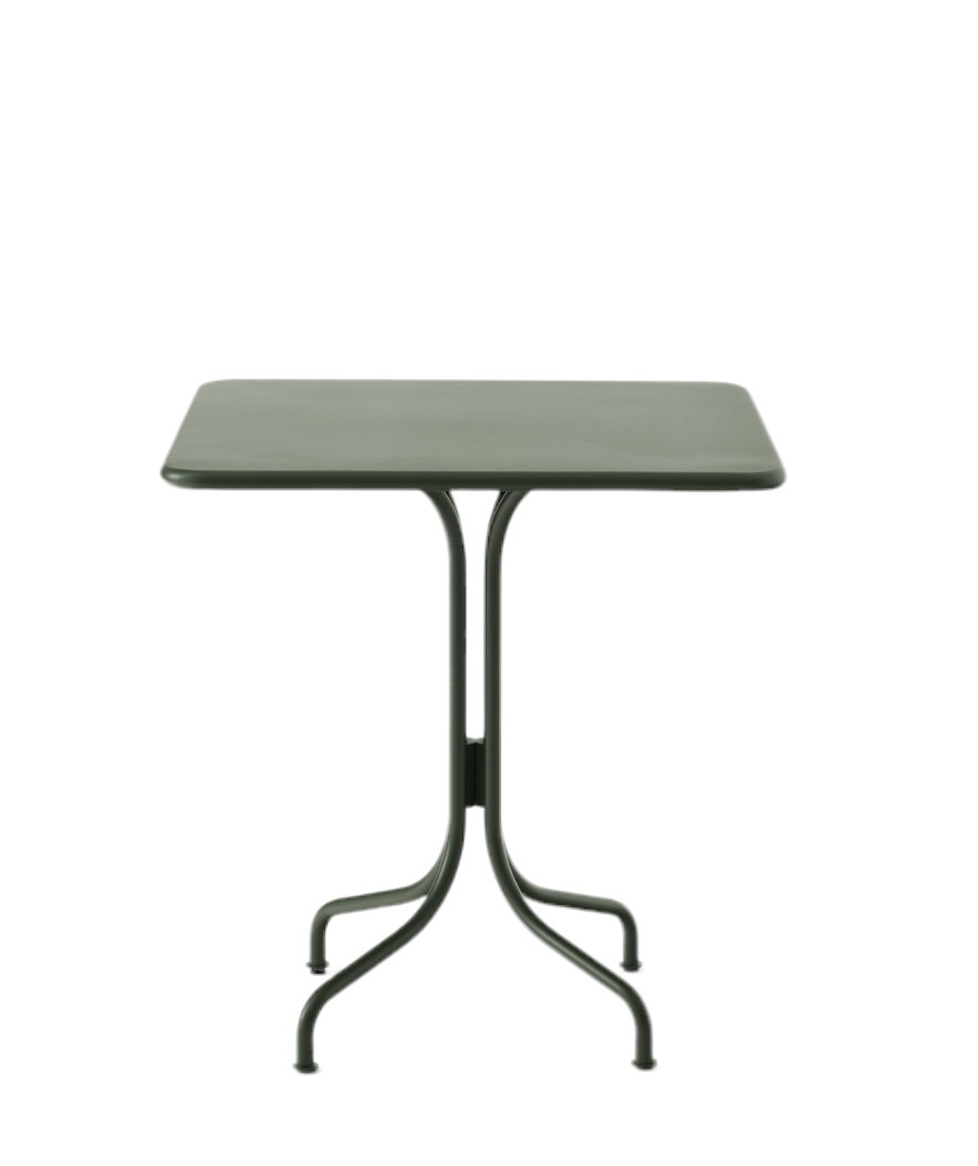 AndTradition Thorvald SC96 Outdoor Tisch in Grün, quadratische Tischplatte mit filigranem Metallgestell.