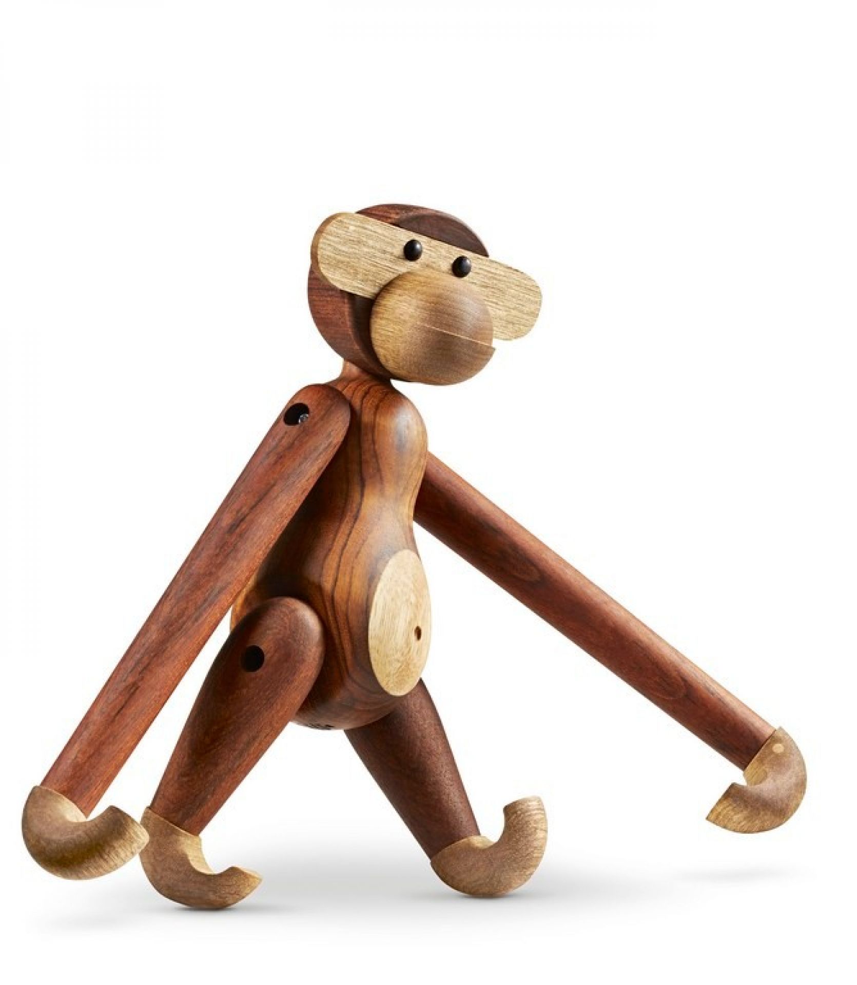 Affe Holzfigur aus Teakholz von Kay Bojesen, mittlere Größe, stehend auf weißem Hintergrund.