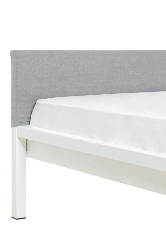 Detailaufnahme: Hans Hansen Pure Bett Kopfteil Bezug, grau, Textil, für Stahlbett pulverbeschichtet.
