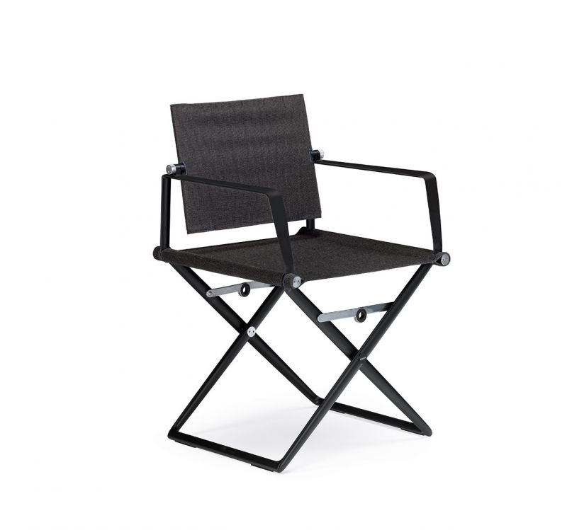 Schwarzer SeaX Armchair Armlehnstuhl von Dedon mit Stoffbezug und X-förmigem Gestell.