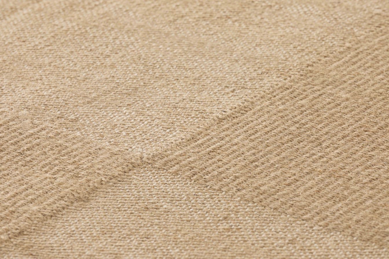 Detailaufnahme des beigen Roots Teppichs von Gan, Textur und Webmuster sind gut sichtbar.