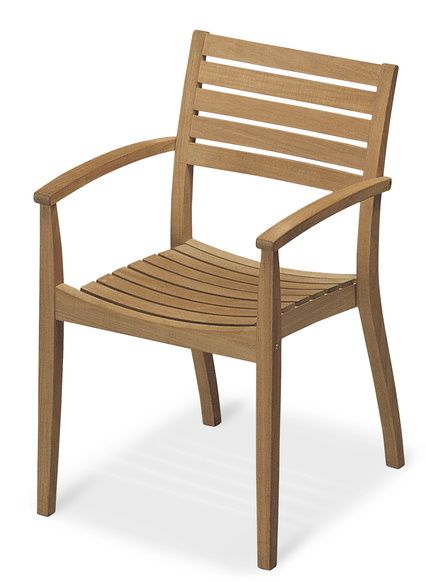Ballare Chair: Holzstuhl für den Außenbereich von Skagerak by Fritz Hansen. Gartenstuhl mit Armlehnen.