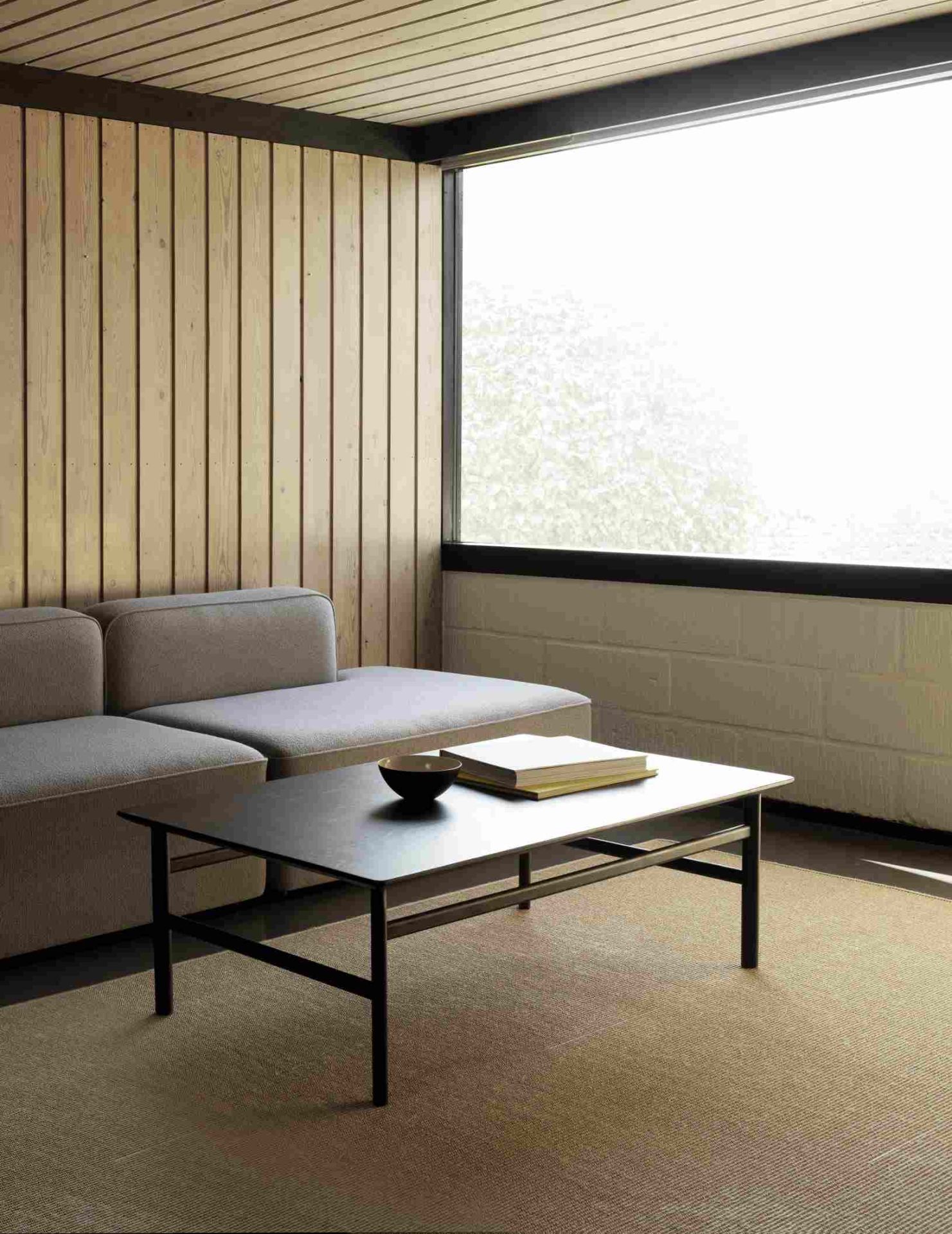 Normann Copenhagen Grow Table Couchtisch, 70x120 cm, in modernem Wohnzimmer mit Sofa und Dekoration.