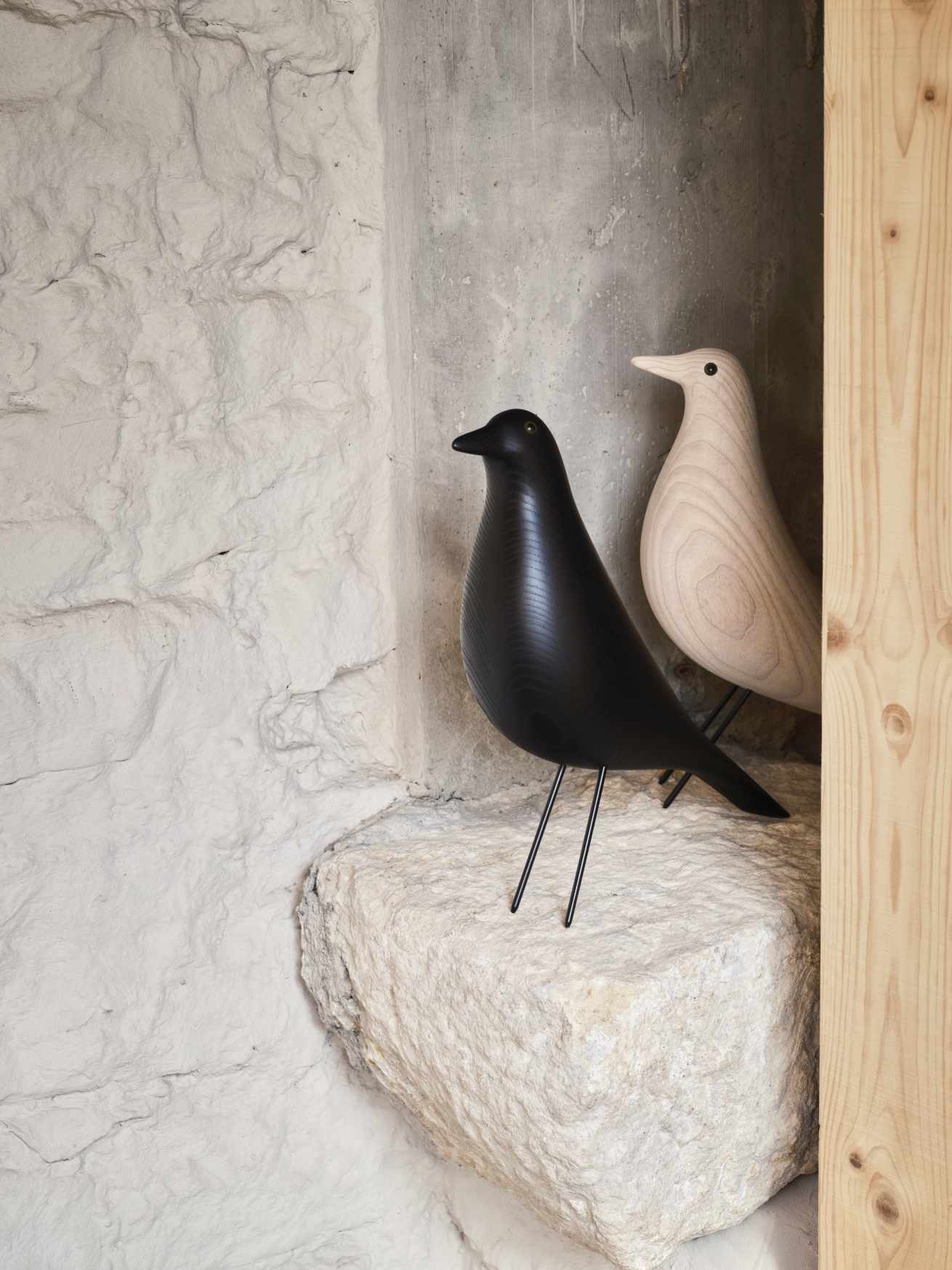 Eames House Bird Skulptur Esche schwarz Vitra 