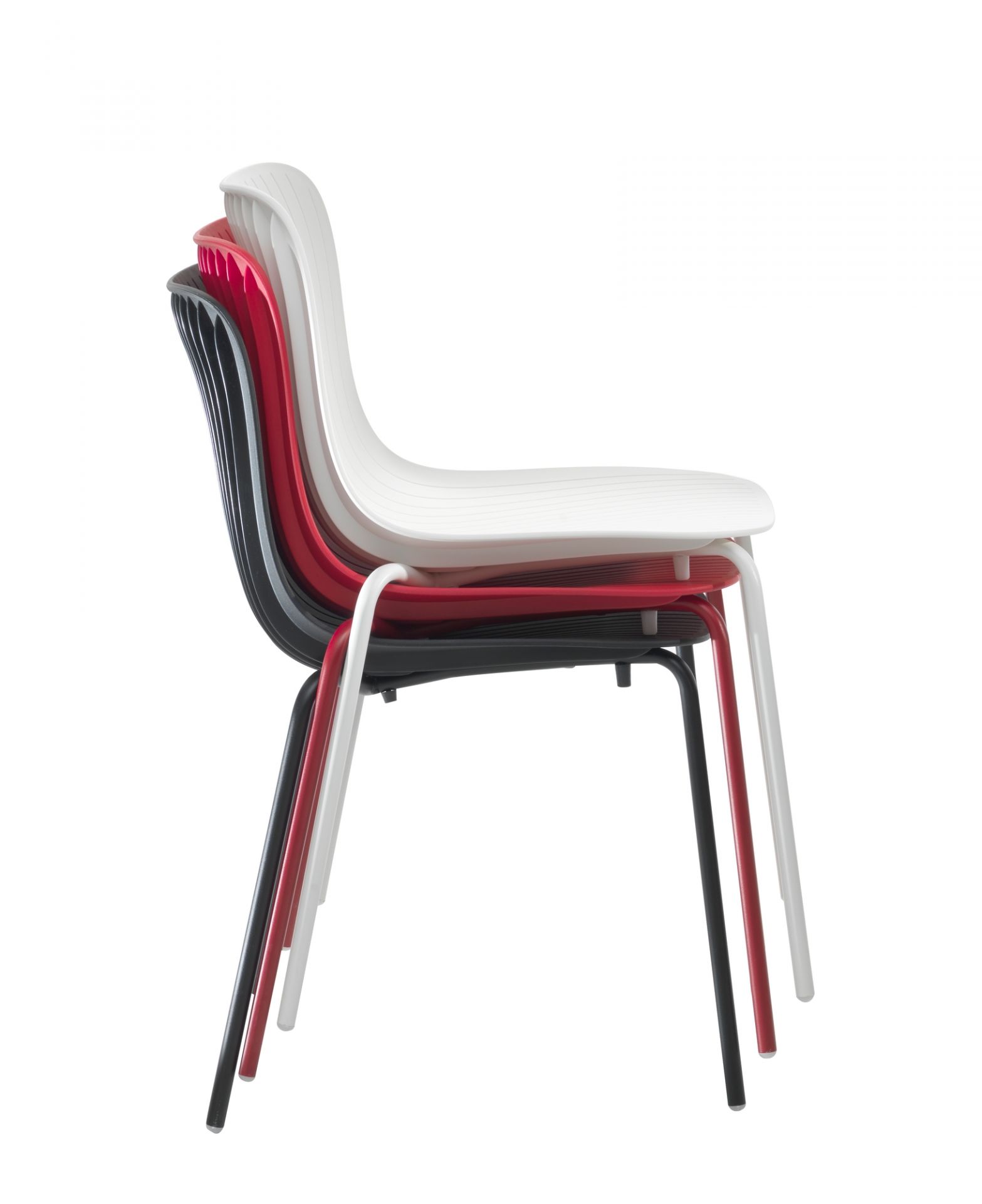 Stapelbare Dragonfly Stühle von Segis in Weiß, Rot und Schwarz, Ansicht von der Seite.
