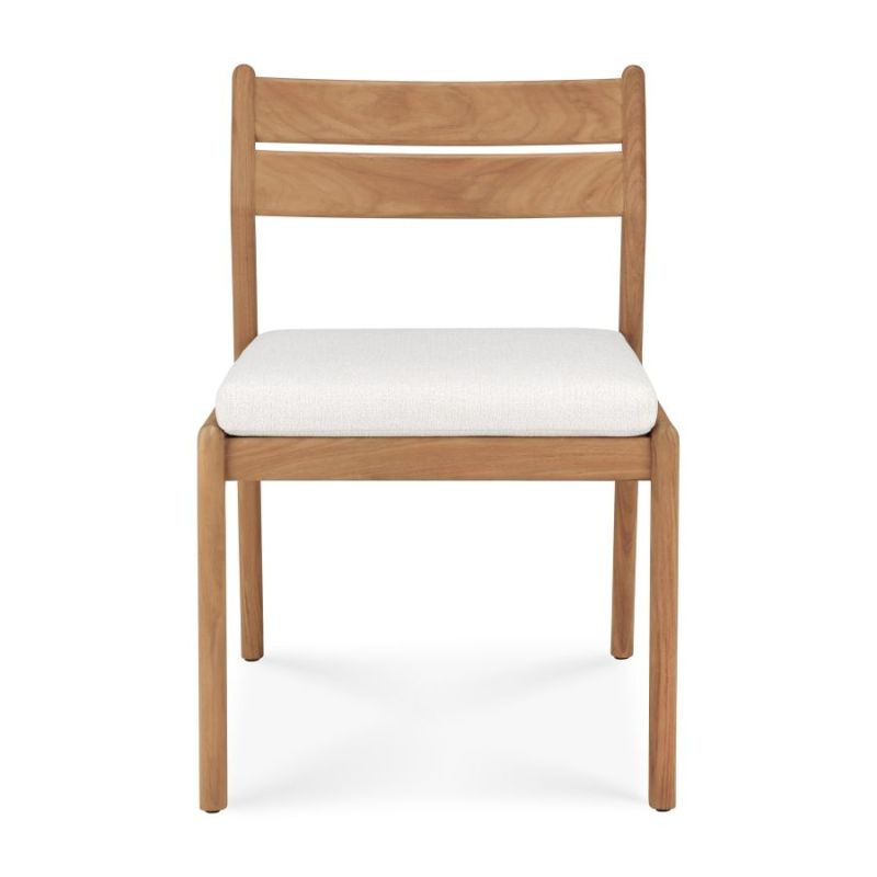 Jack Outdoor Stuhl von Ethnicraft: Holzstuhl mit weißem Sitzkissen, ideal für Garten und Terrasse.