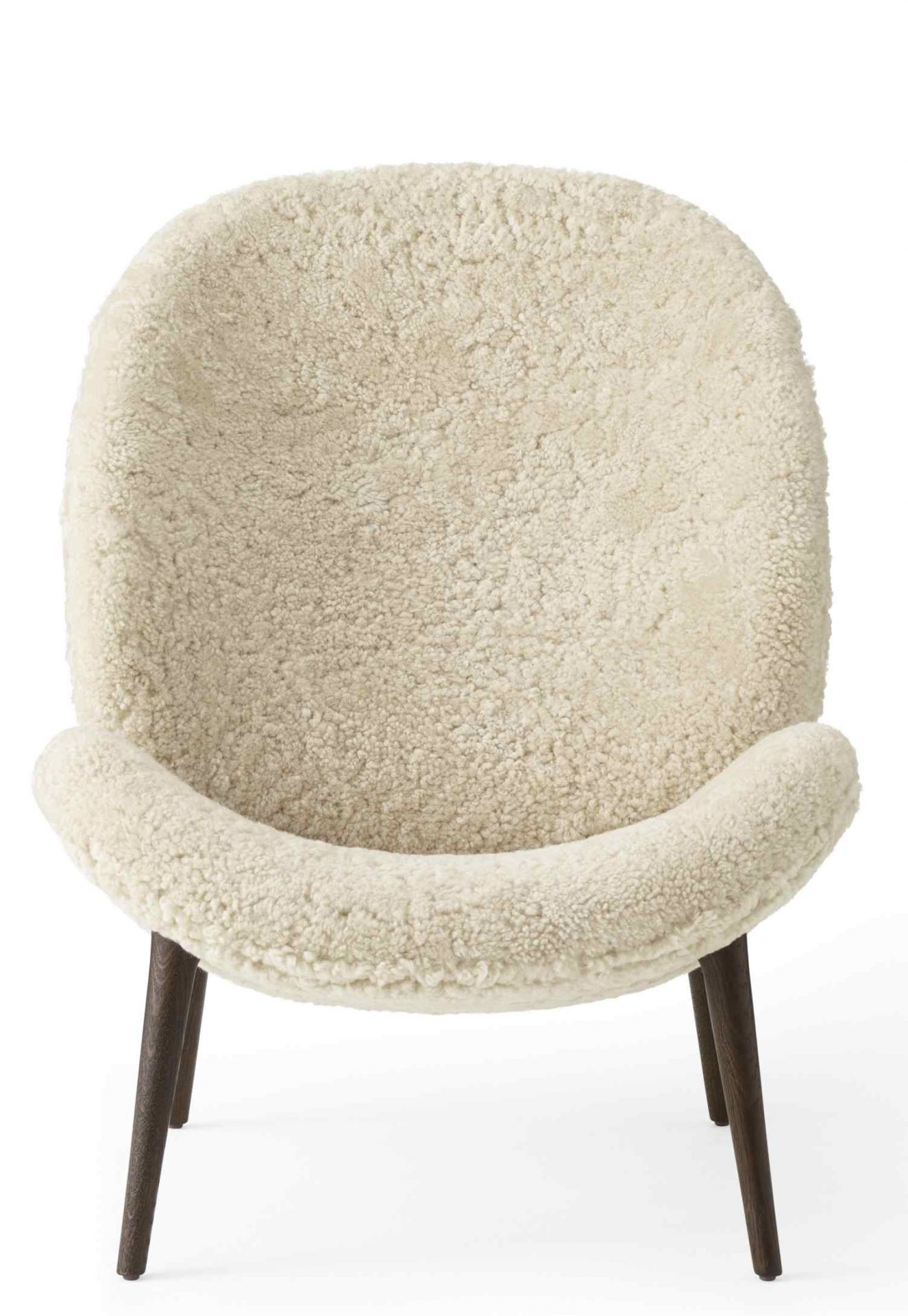 Lodge Loungestuhl mit Eiche-dunkel Gestell und off-white Curly Bezug. Bequemer Sessel für Wohnzimmer.