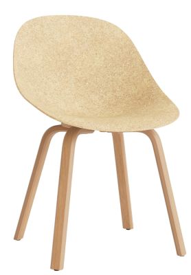 Mat Chair Wood Stuhl von Normann Copenhagen: Holzstuhl mit Sitzschale aus hellem Naturmaterial.