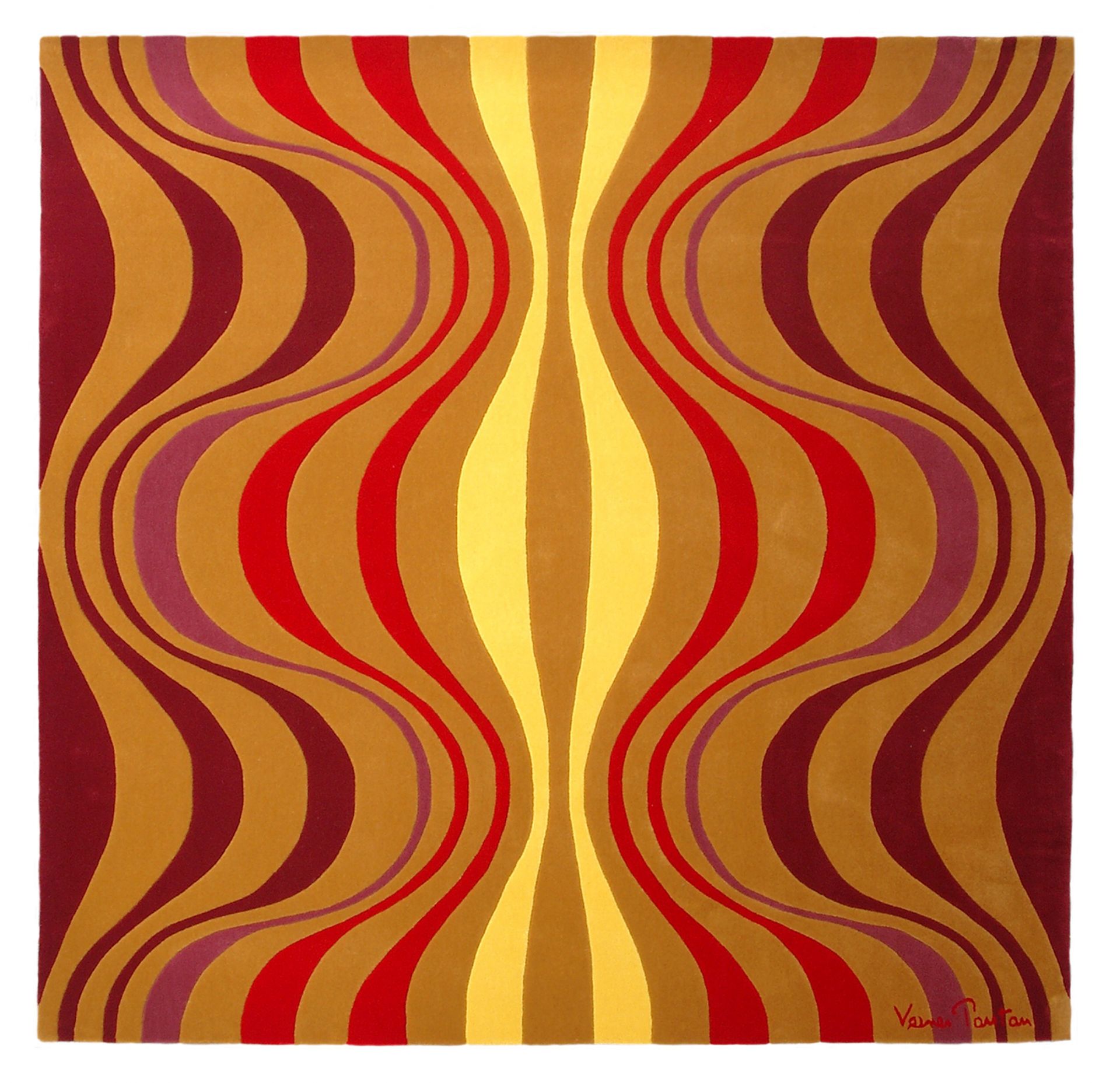 Quadratischer Panton Teppich Onion 3 mit wellenförmigen Streifen in Rot, Gelb, Braun und Lila.