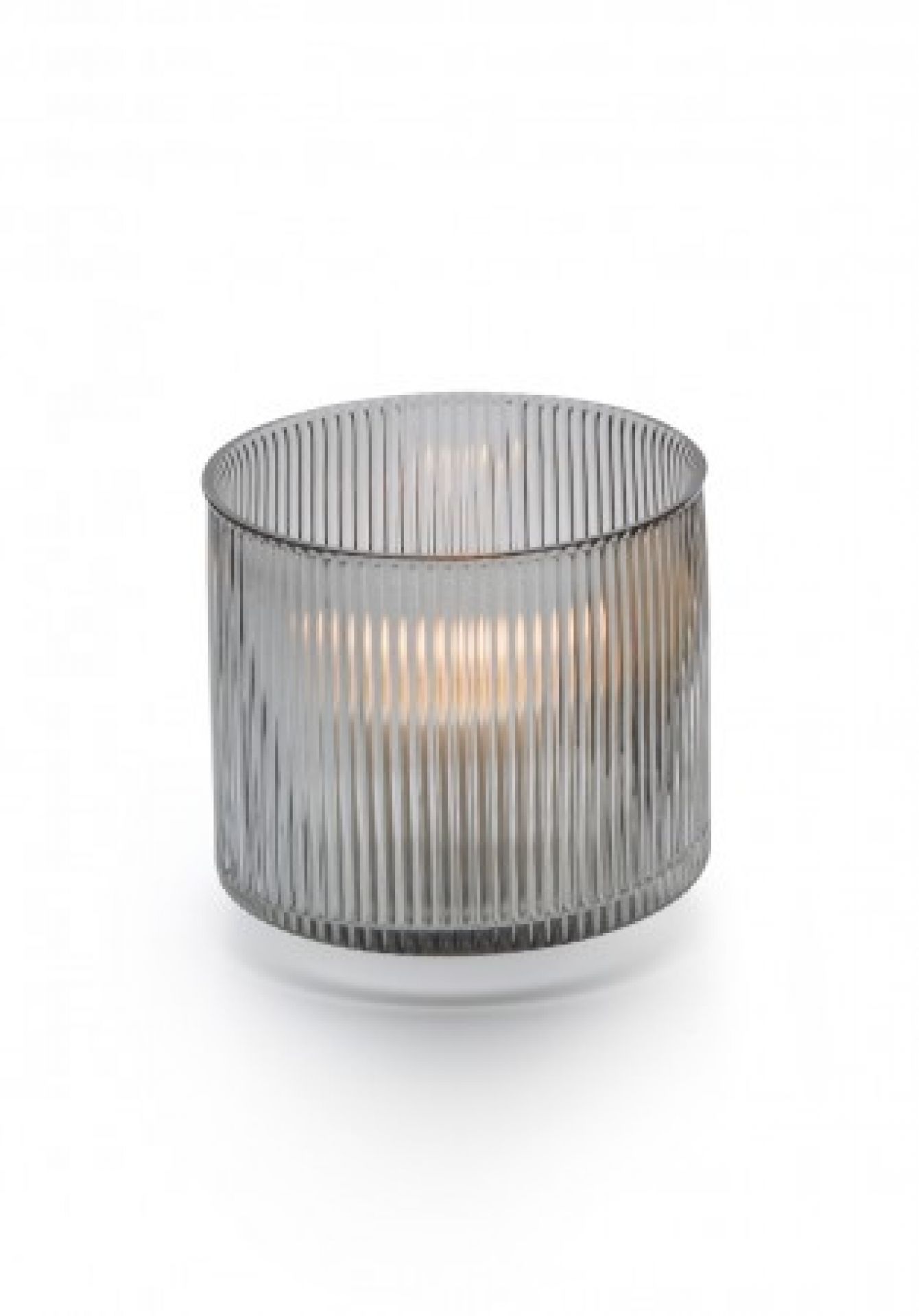 Graues Line Windlicht von Philippi mit feiner Rillenstruktur und warmem Kerzenlicht im Inneren.