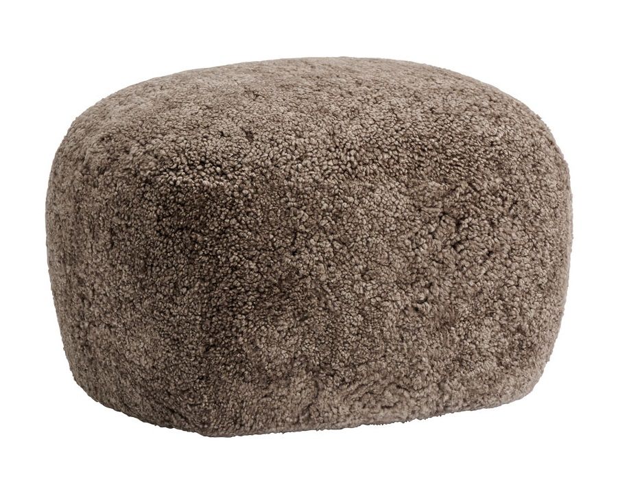 Brauner Little Big Pouf Hocker von NORR11, runder Sitzhocker mit weicher, strukturierter Oberfläche.
