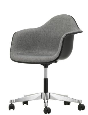 Vitra Eames Plastic Arm Chair DAL, vollgepolsterter Bürostuhl mit grauem Stoffbezug und Rollen.