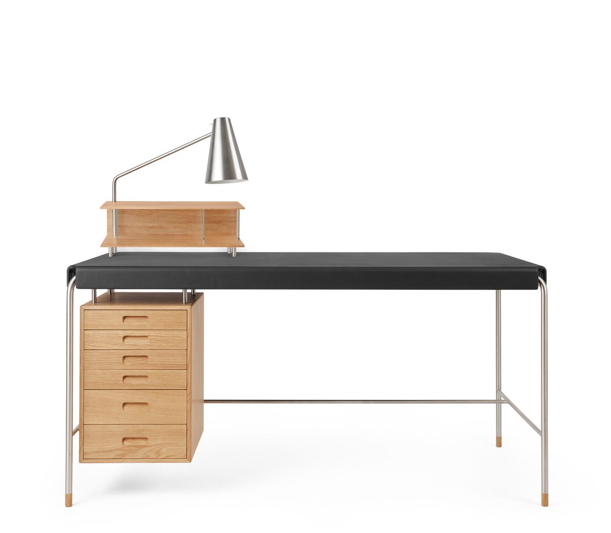 AJ52 Society Table von Carl Hansen & Søn: Schreibtisch Eiche geölt mit Lampe.