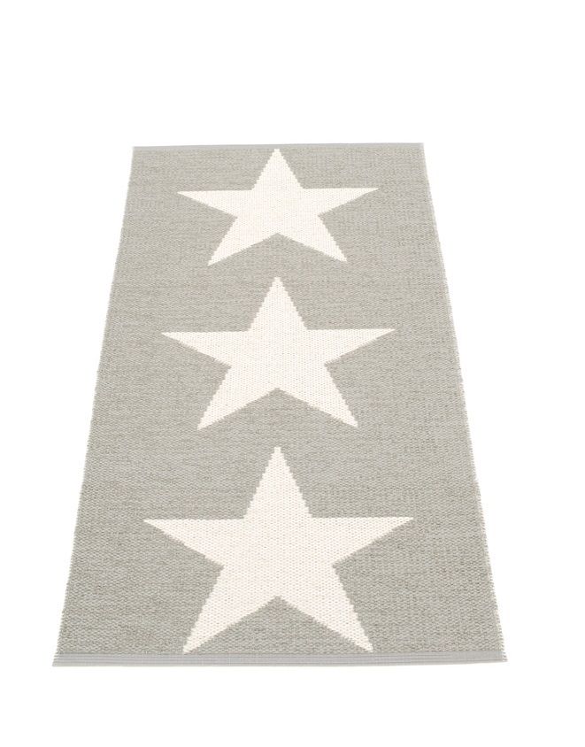 Viggo One Kunststoffteppich in Warmgrau, 70x150 cm, mit drei großen, weißen Sternen auf grauem Grund.