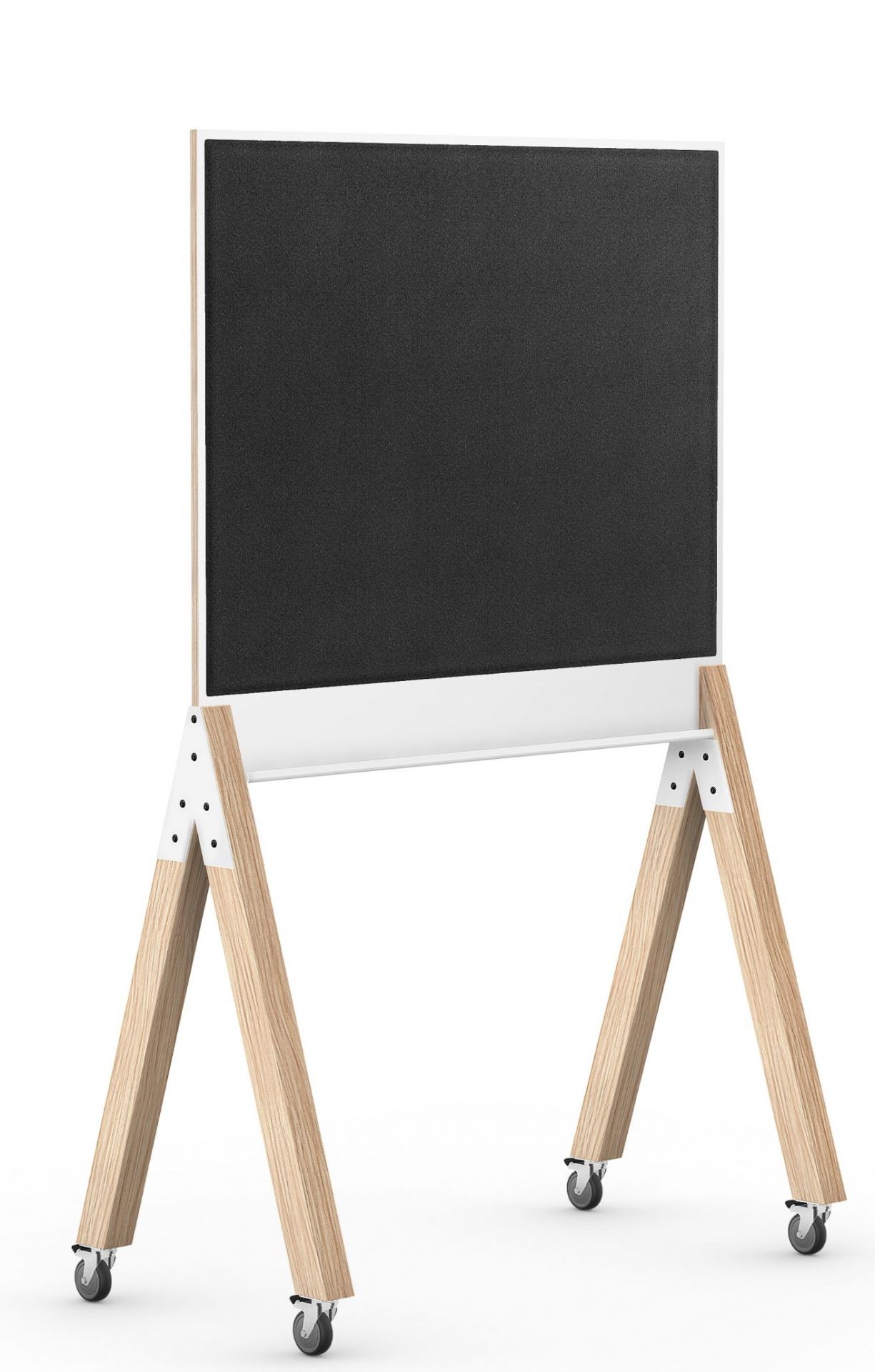 What if We Fly Taskboard: Mobile, mittelhohe Medienwand mit schwarzer Filzoberfläche und hellem Holzgestell.