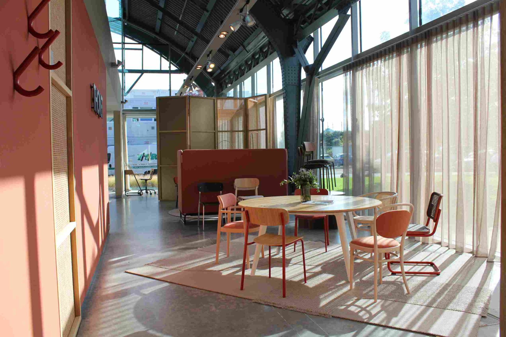 S 243 / S243 Stahlrohr Stuhl Thonet