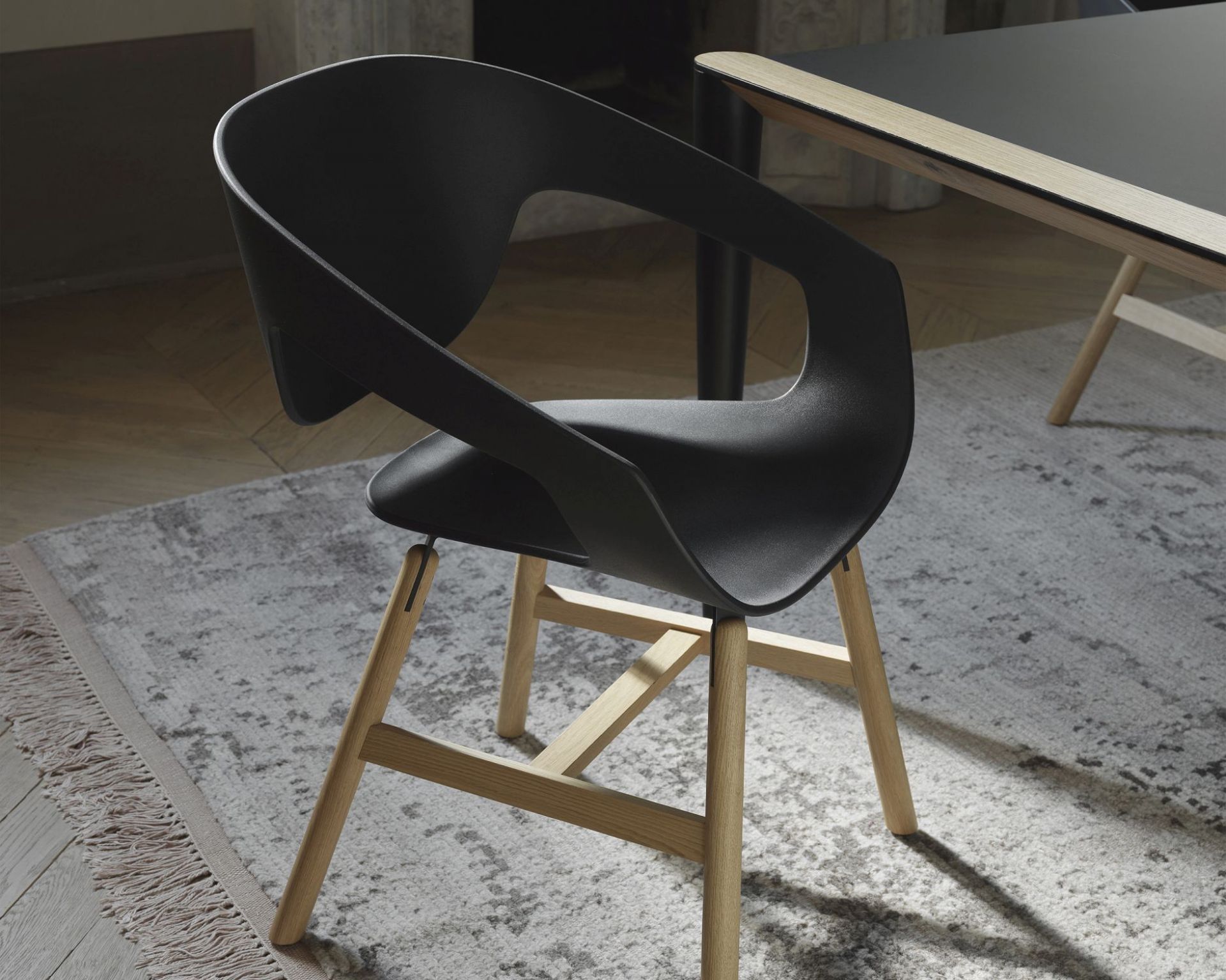 Vad Wood Stuhl 2er-Set walnussfarben / schwarz Casamania Horm