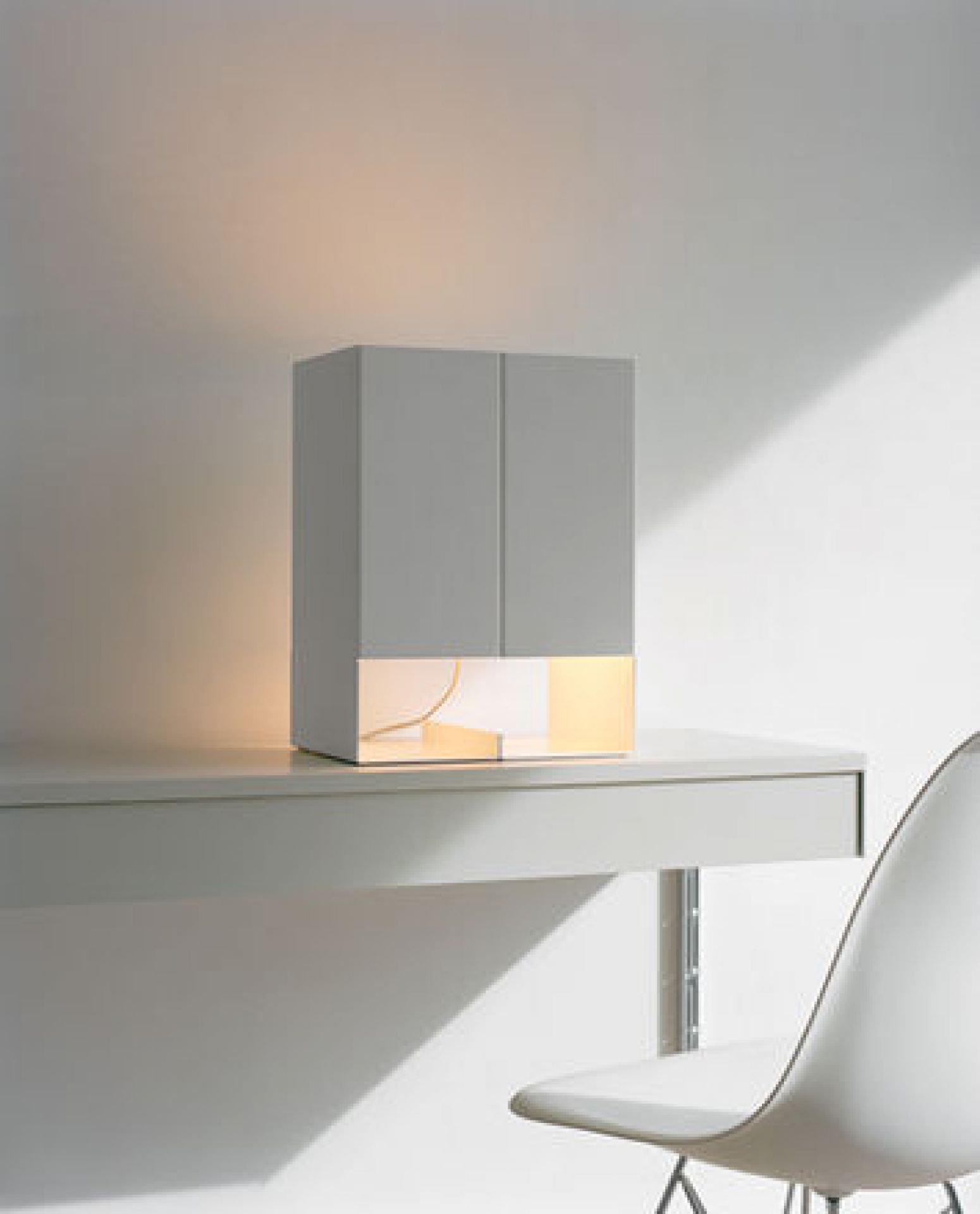 LT02 Seam Two Tischleuchte e15