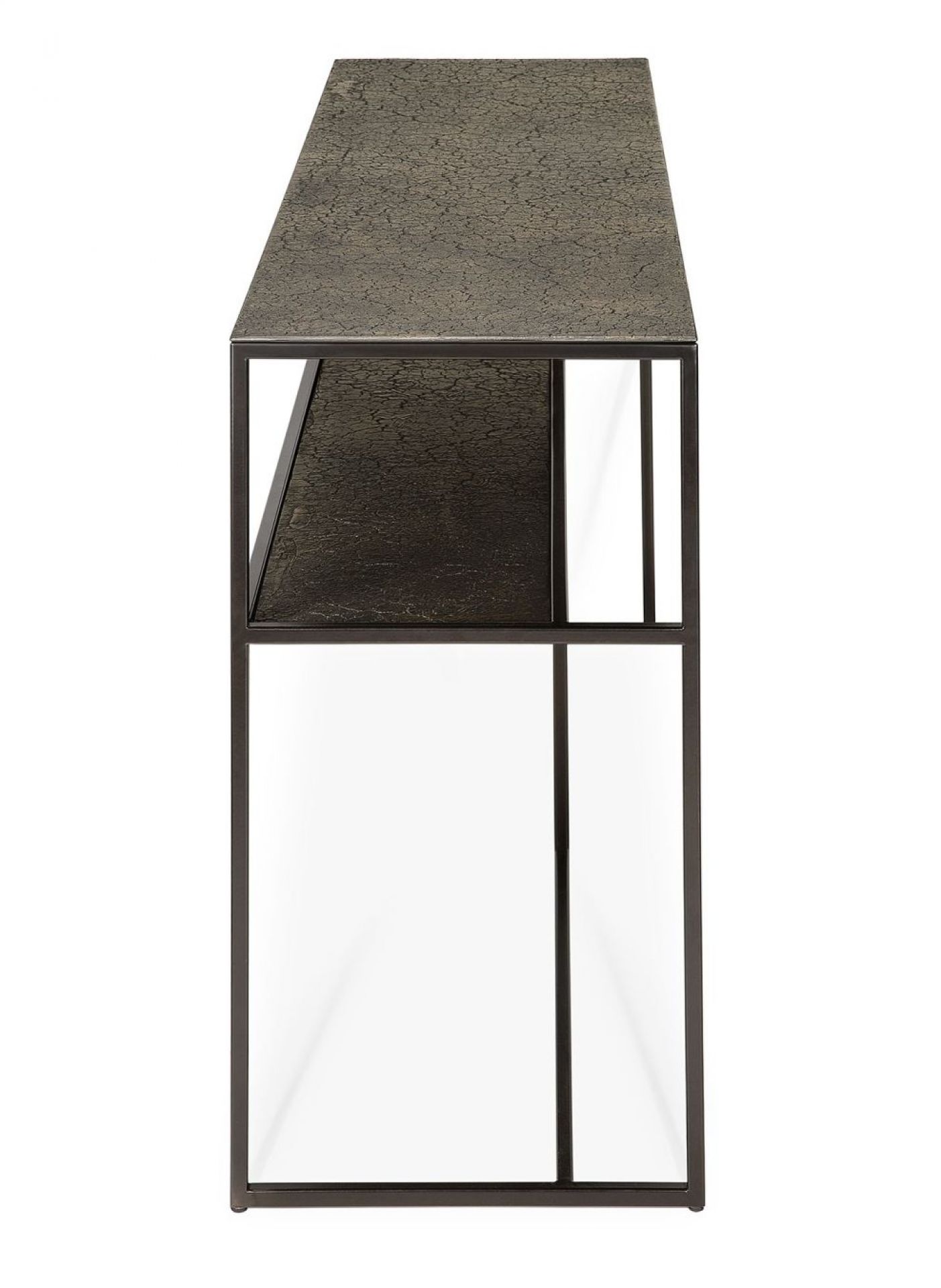 Pentagon Konsole von Ethnicraft, Lava/Whisky, mit dunkler Holzplatte und filigranem Metallgestell.