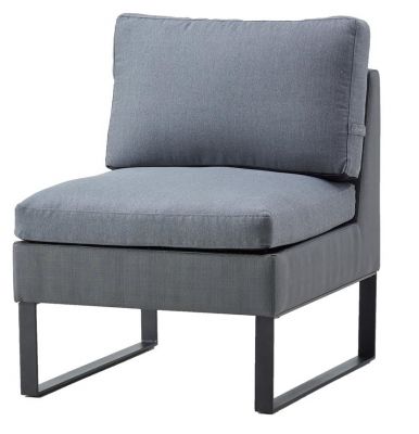 Graues Cane-Line Flex Outdoor Sofa Einzelmodul mit Kissen und schwarzem Metallgestell.