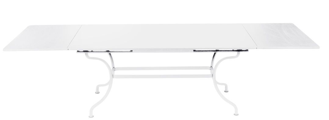 Weißer Romane Tisch zum Ausziehen von Fermob für den Garten und die Terrasse.
