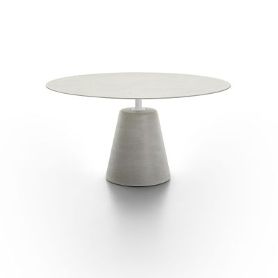 Rock Table von MDF Italia mit breiter, konischer Basis und runder Tischplatte.