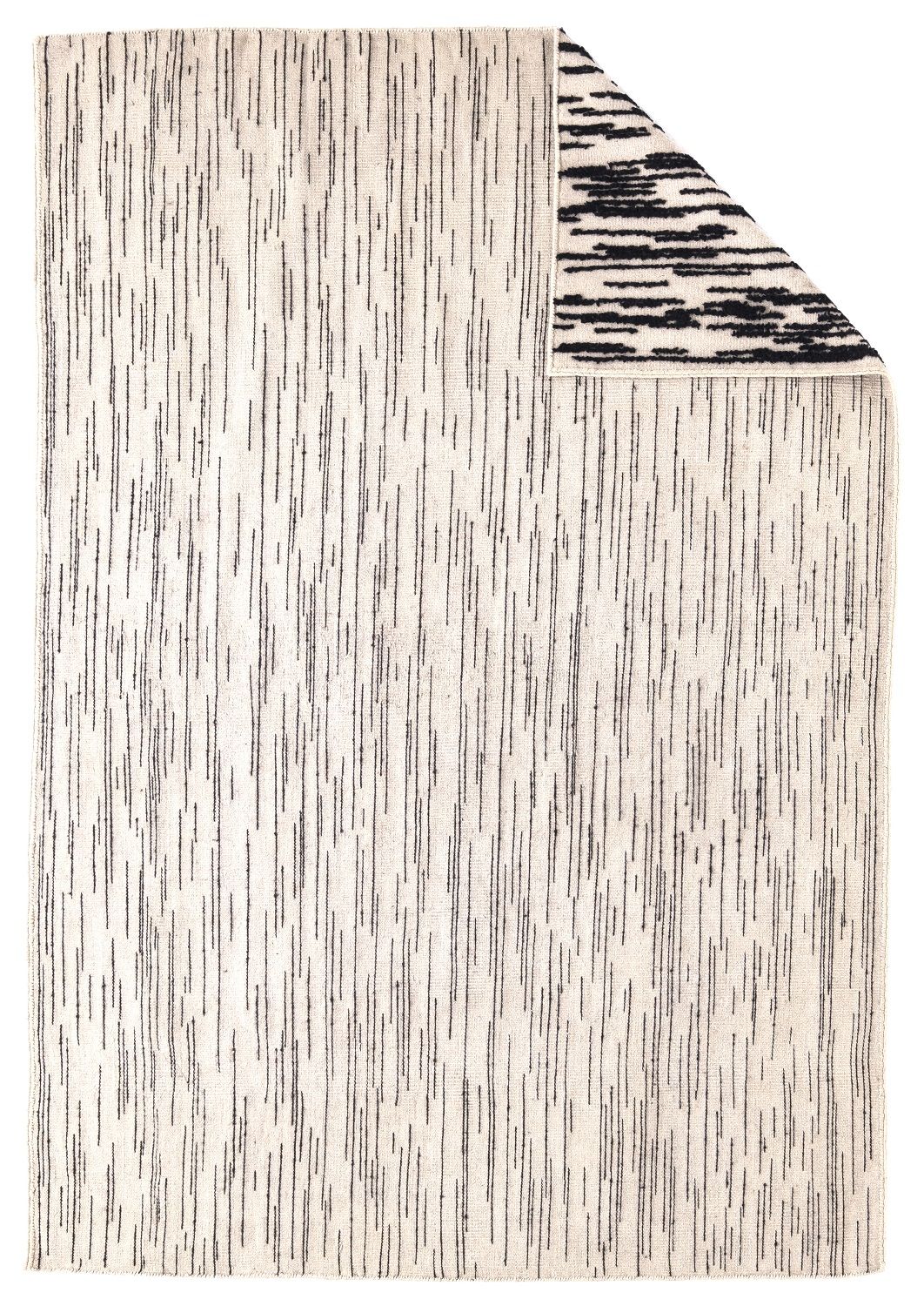 Nanimarquina Teppich Doblecara Rug: Beige Teppich mit schwarzen, vertikalen Linien und umgeschlagener Ecke mit anderem Muster.
