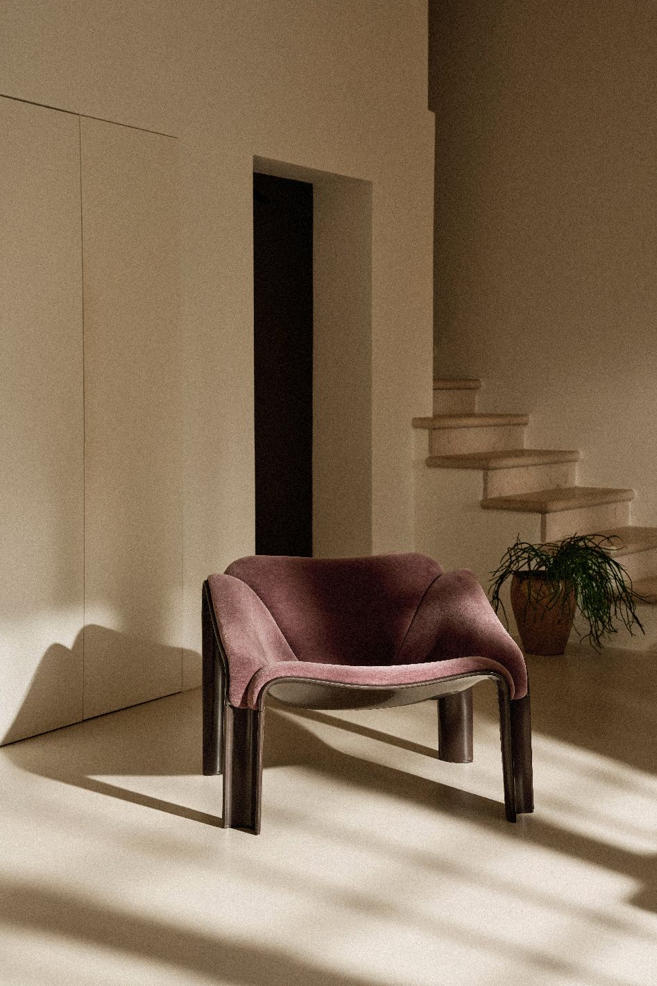 F300 Lounge Chair Sessel Gubi
