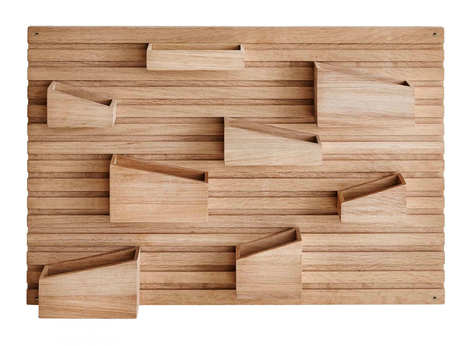 Woud Input Organizer Wandaufbewahrung aus hellem Holz mit mehreren Fächern zur Wandmontage.