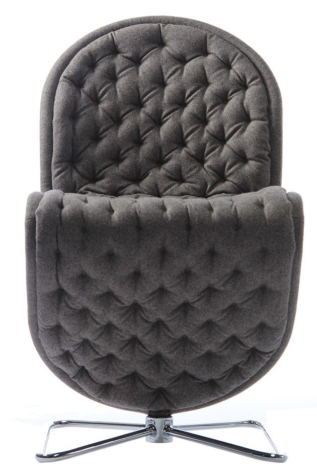 Grauer System 1-2-3 Stuhl mit Knopfheftung und Butterfly-Gestell von Verpan, Frontansicht. Designstuhl für Esszimmer.