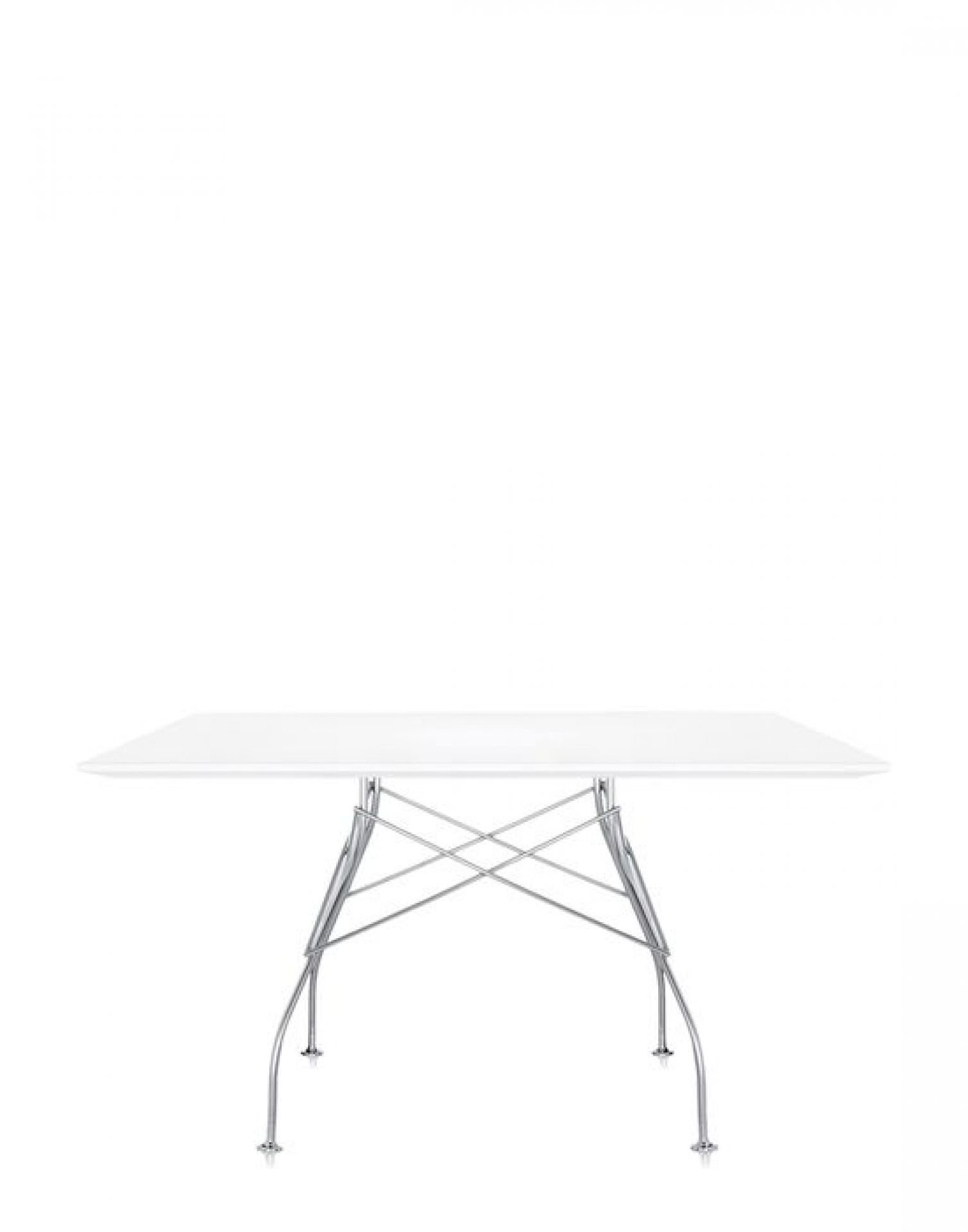 Weißer, quadratischer "Glossy Tisch" von Kartell mit verchromtem Stahlgestell auf weißem Hintergrund. Moderner Esstisch für Wohnzimmer und Küche.